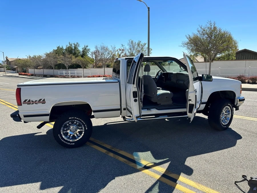 1998 GMC Sierra 1st Gen - Image 2 of 15