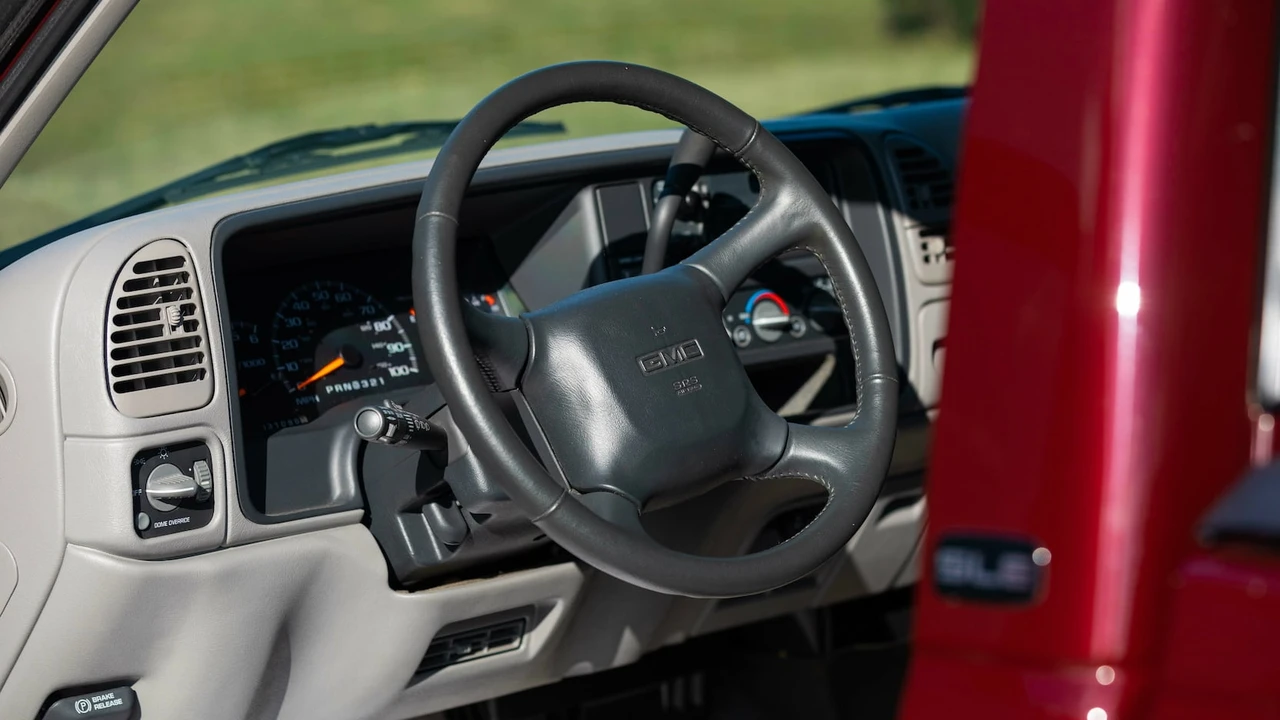 1998 GMC Sierra 1st Gen - Image 10 of 23