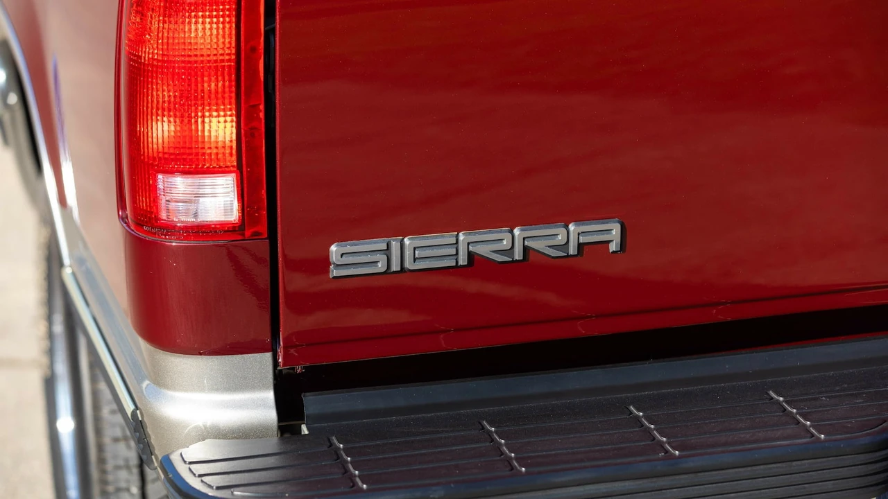 1998 GMC Sierra 1st Gen - Image 16 of 23
