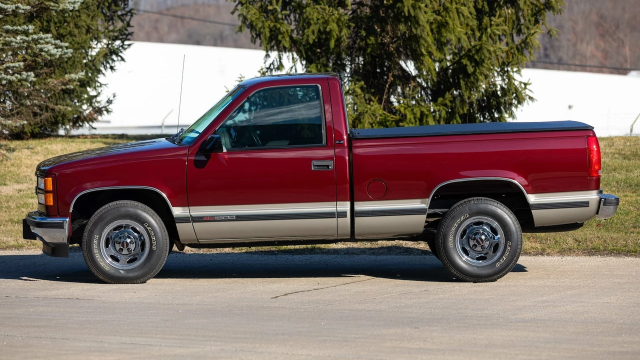 1998 GMC Sierra 1st Gen - Image 2 of 23