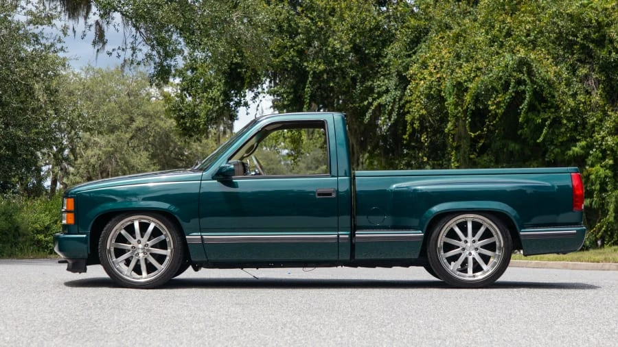 1998 GMC Sierra 1st Gen - Image 2 of 17