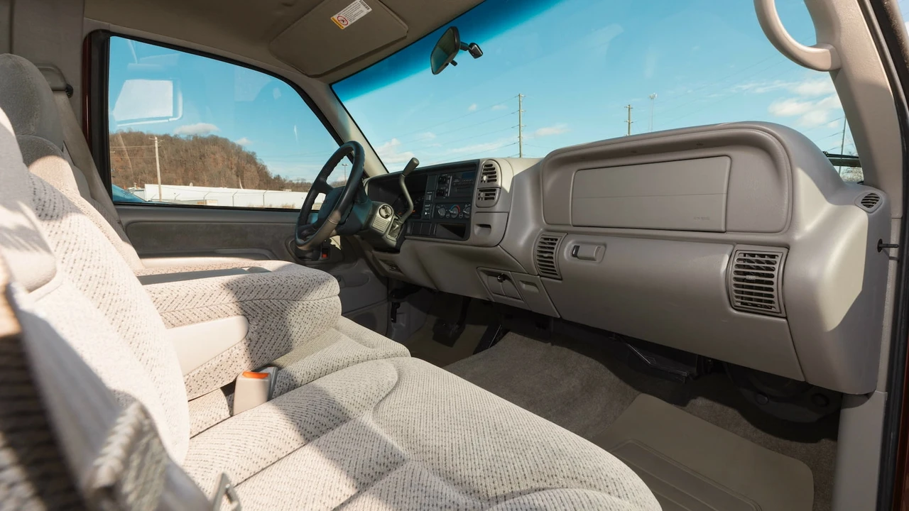 1998 GMC Sierra 1st Gen - Image 5 of 23