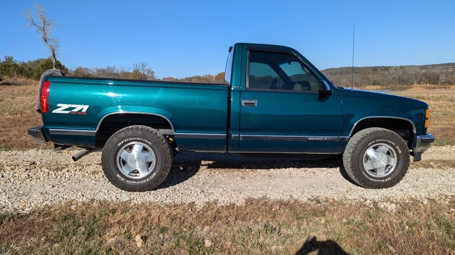 1998 GMC Sierra 1st Gen - Image 2 of 10