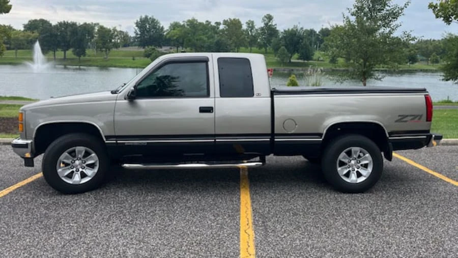 1998 GMC Sierra 1st Gen - Image 2 of 12