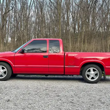 1998 GMC Sonoma SLS Pickup 3D 6 ft