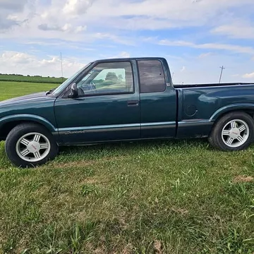 1998 GMC Sonoma SLS Pickup 3D 6 ft