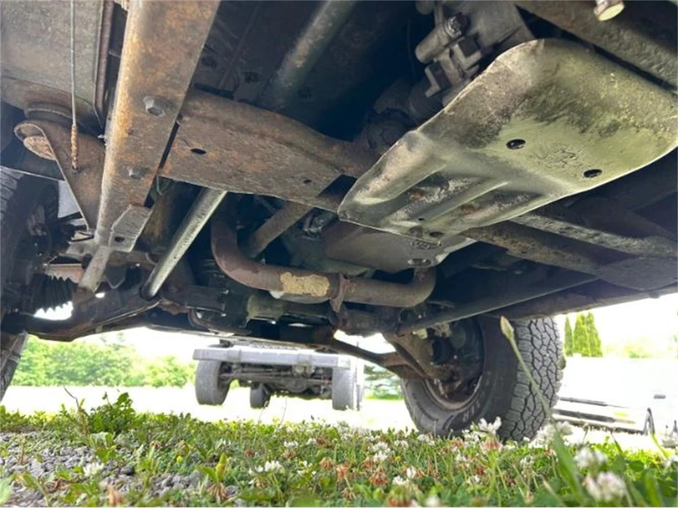 1998 GMC Suburban 8th Gen - Image 9 of 18