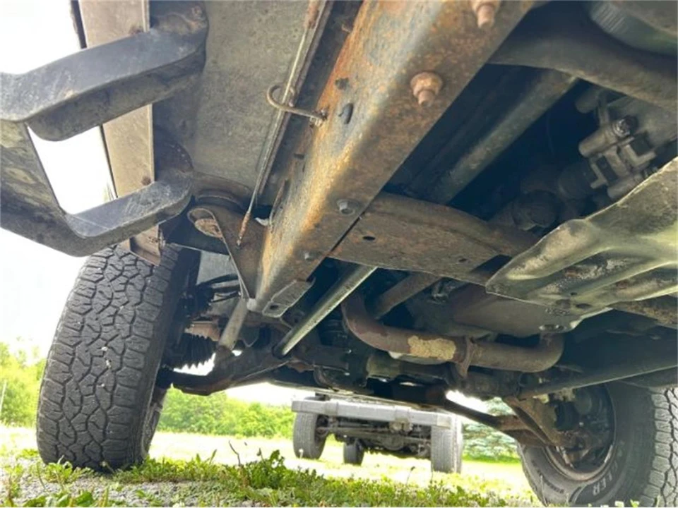 1998 GMC Suburban 8th Gen - Image 6 of 18