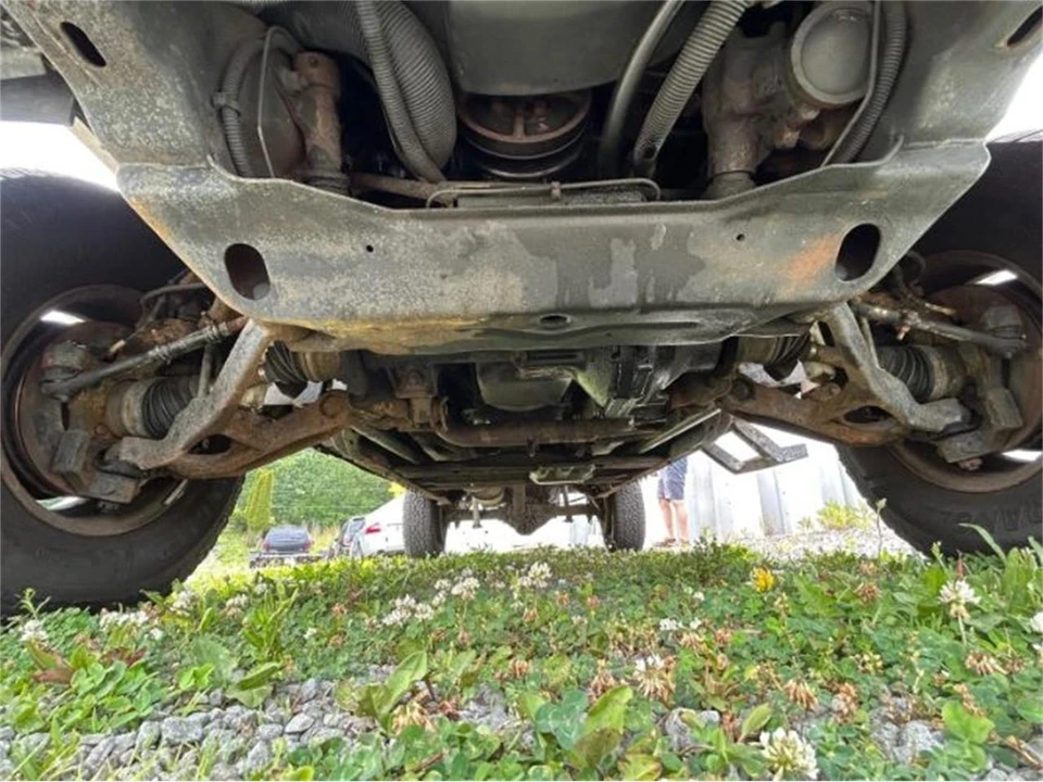 1998 GMC Suburban 8th Gen - Image 7 of 18
