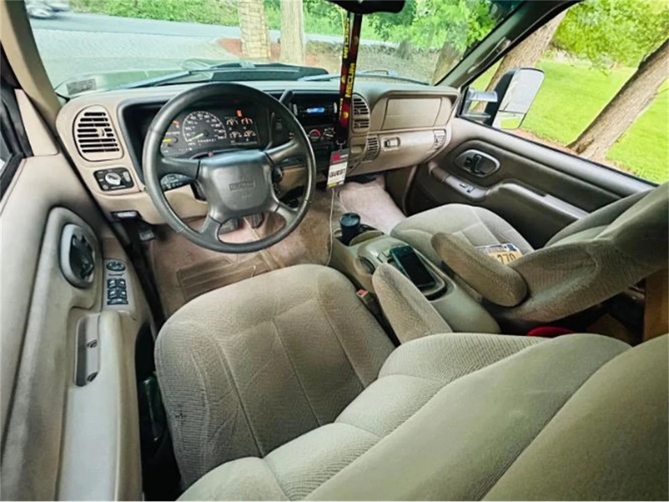 1998 GMC Suburban 8th Gen - Image 15 of 18