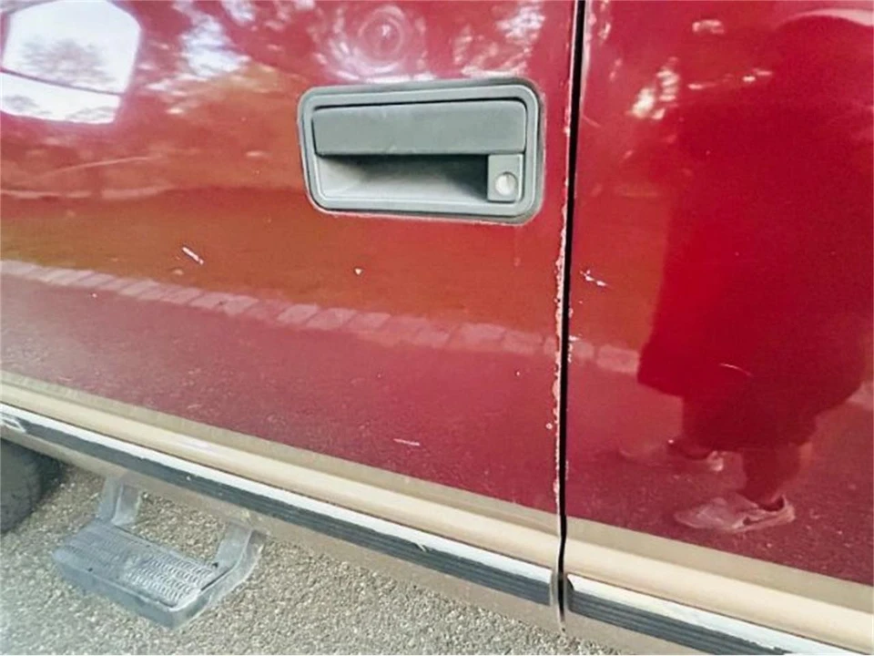 1998 GMC Suburban 8th Gen - Image 16 of 18
