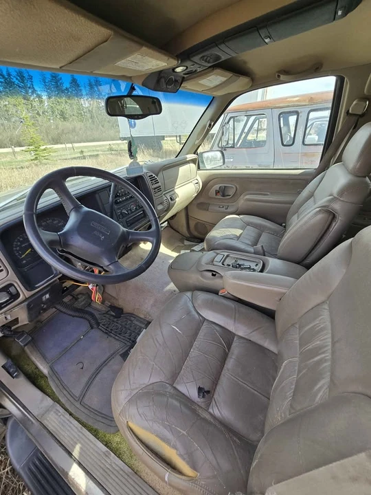 1998 GMC Suburban 8th Gen - Image 6 of 11