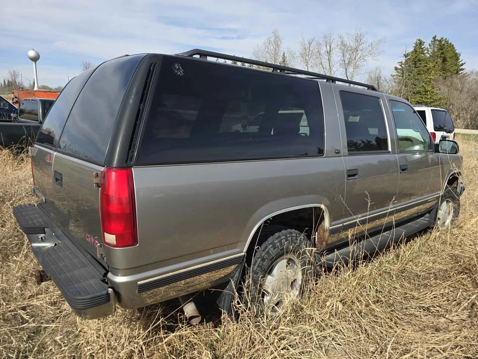 1998 GMC Suburban 8th Gen - Image 4 of 11