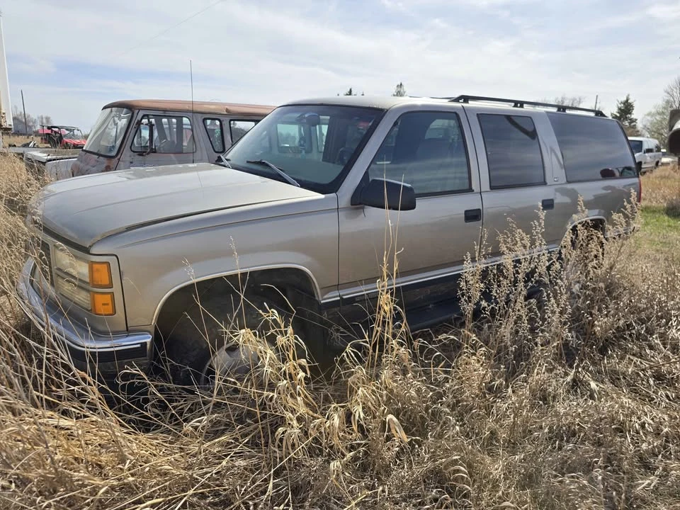 1998 GMC Suburban 8th Gen - Image 11 of 11