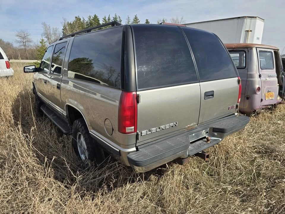 1998 GMC Suburban 8th Gen - Image 2 of 11