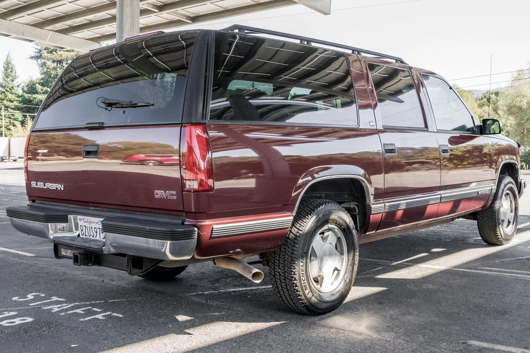 1998 GMC Suburban 8th Gen - Image 4 of 31