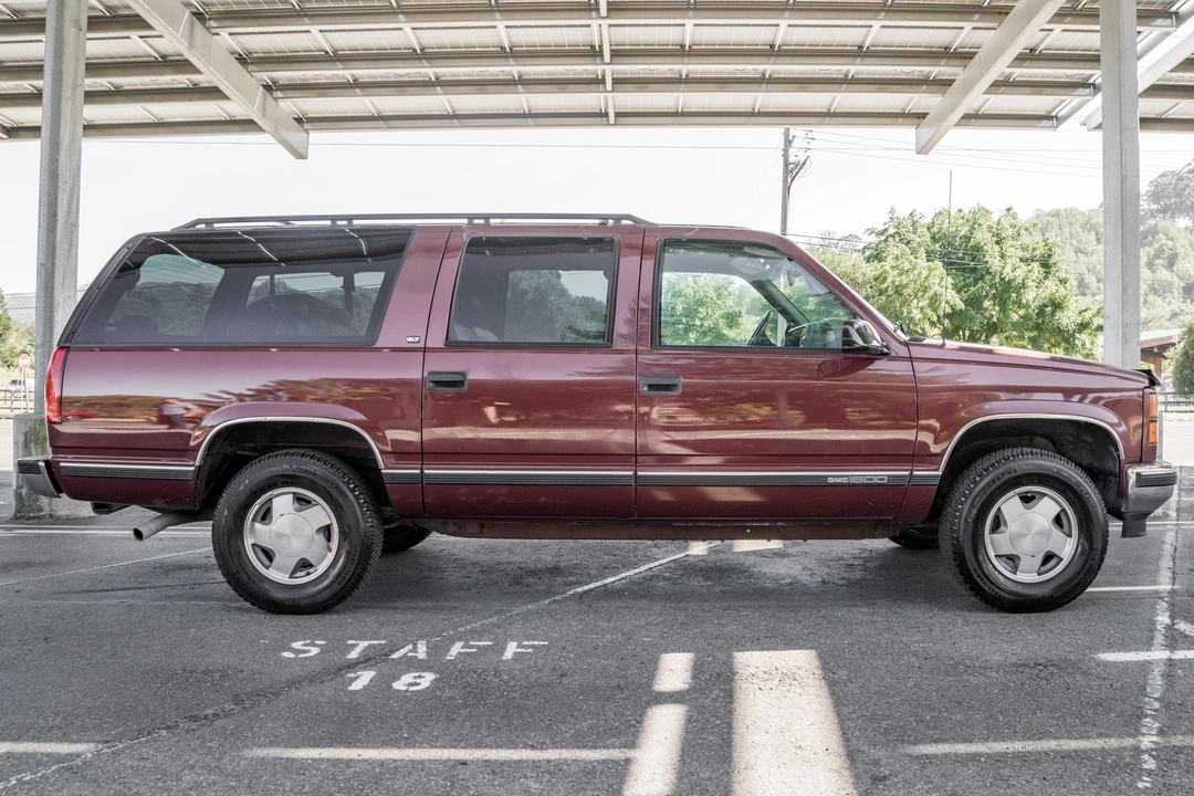1998 GMC Suburban 8th Gen - Image 3 of 31