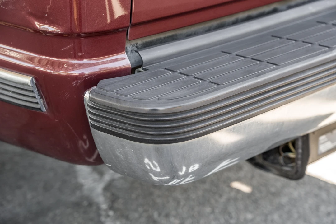 1998 GMC Suburban 8th Gen - Image 21 of 31