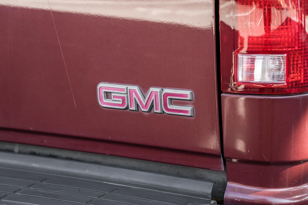 1998 GMC Suburban 8th Gen - Image 26 of 31
