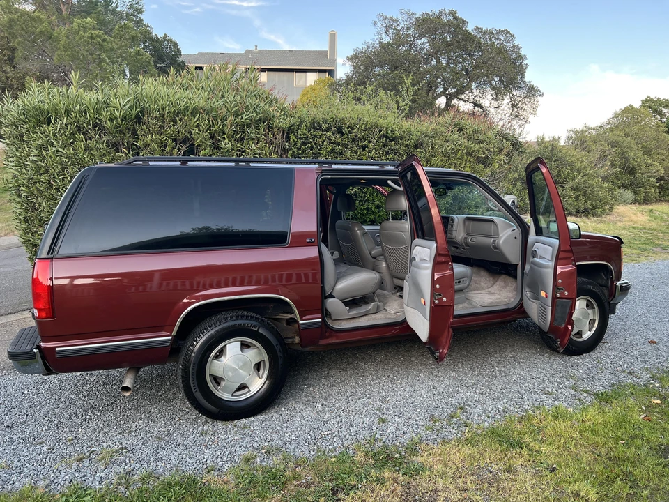 1998 GMC Suburban 8th Gen - Image 28 of 31