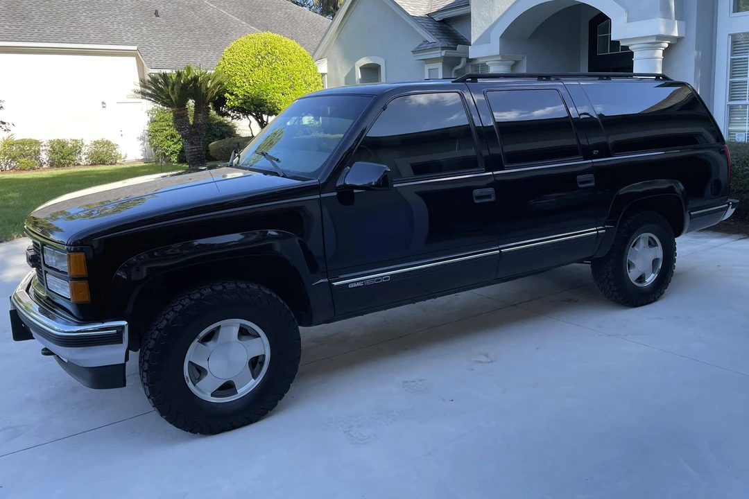 1998 GMC Suburban 8th Gen - Image 3 of 31