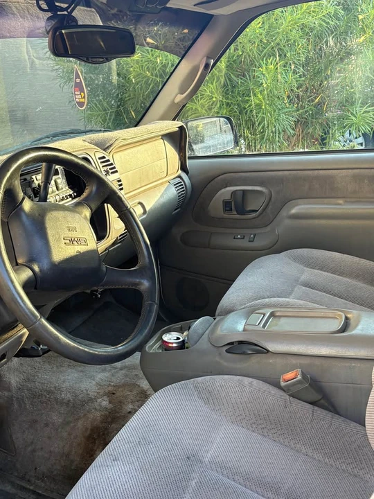 1998 GMC Suburban - Image 5 of 10
