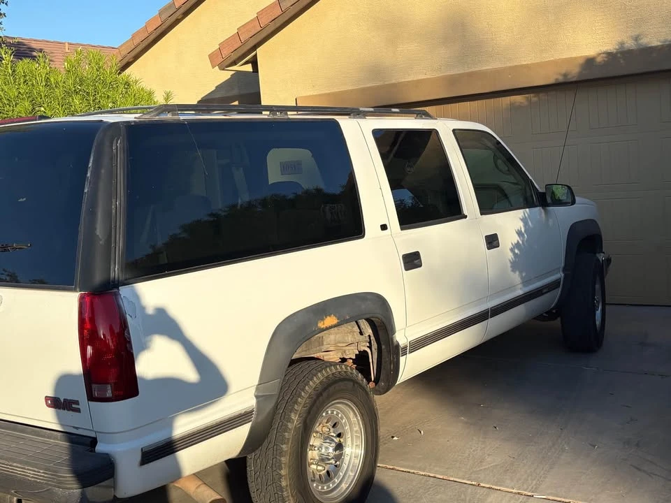 1998 GMC Suburban - Image 2 of 10