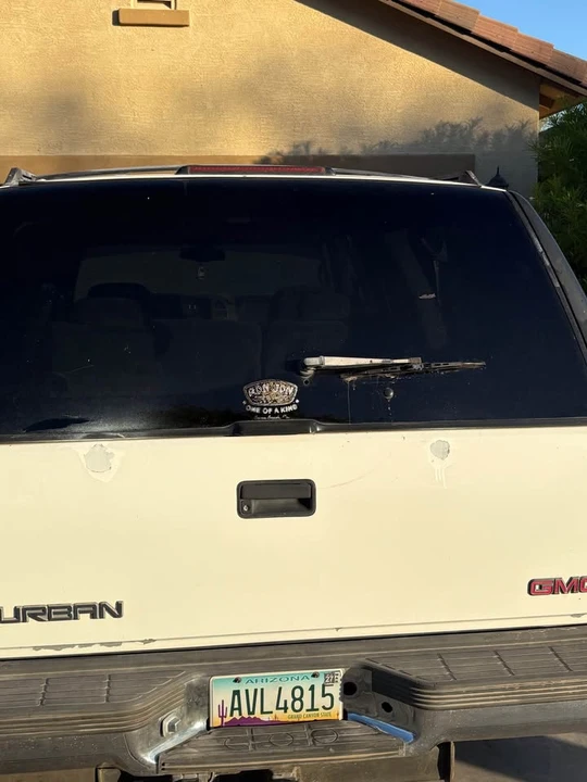 1998 GMC Suburban - Image 3 of 10