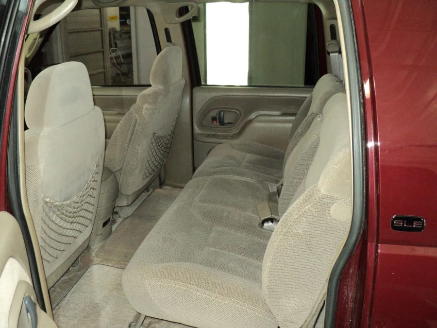 1998 GMC Suburban 8th Gen - Image 4 of 5