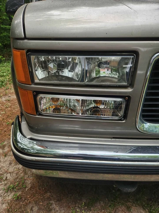 1998 GMC Suburban 8th Gen - Image 5 of 9