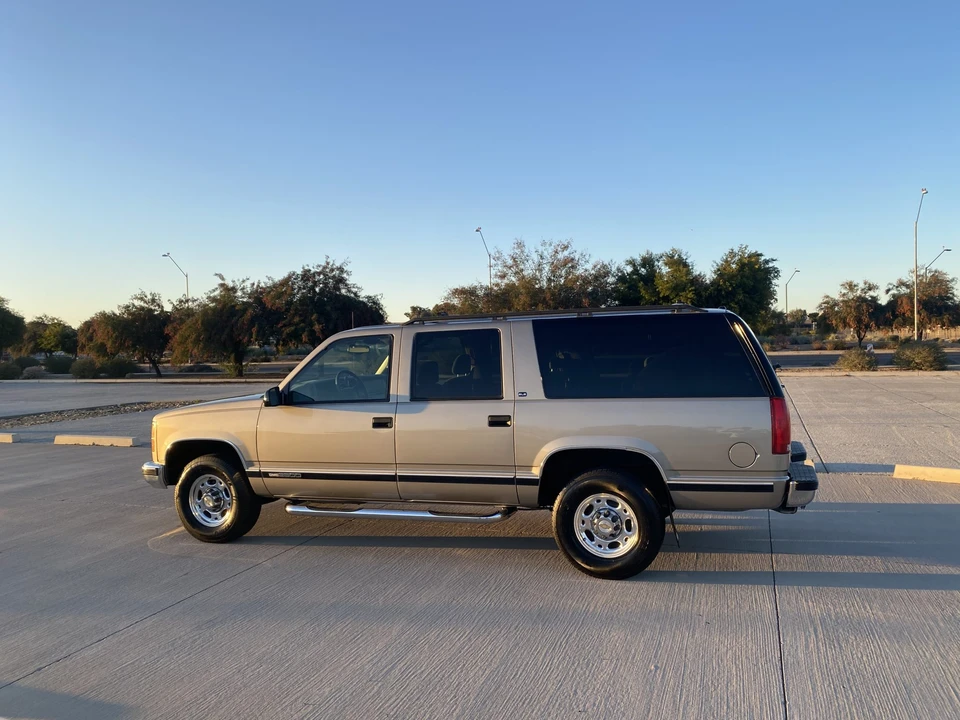 1998 GMC Suburban 8th Gen - Image 27 of 31