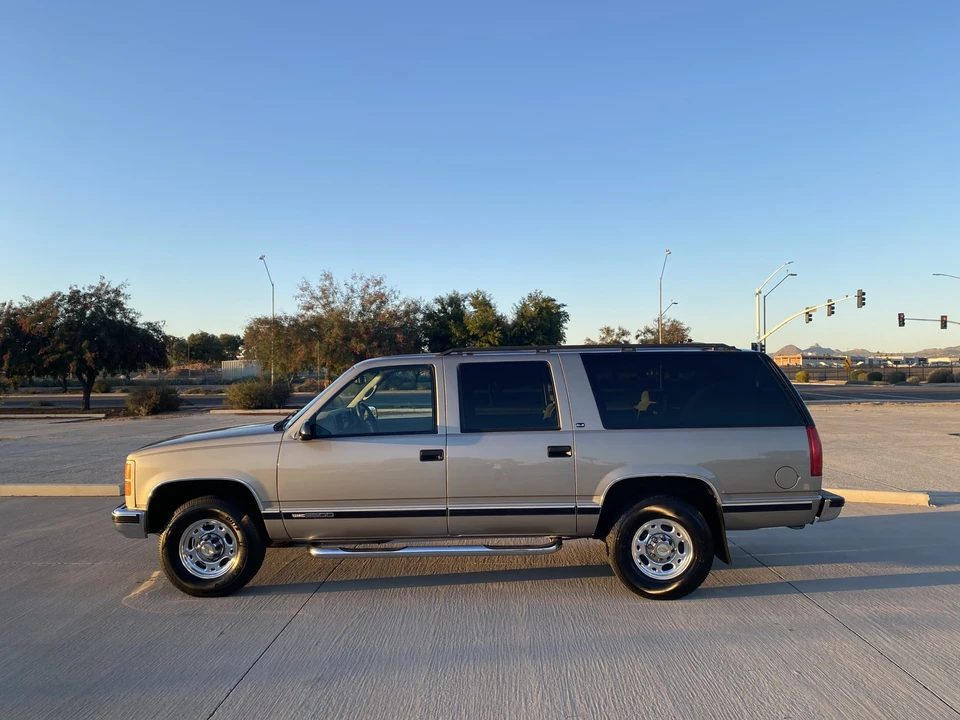 1998 GMC Suburban 8th Gen - Image 24 of 31