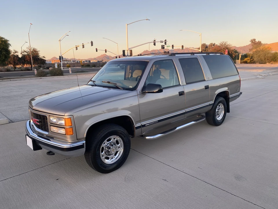 1998 GMC Suburban 8th Gen - Image 9 of 31
