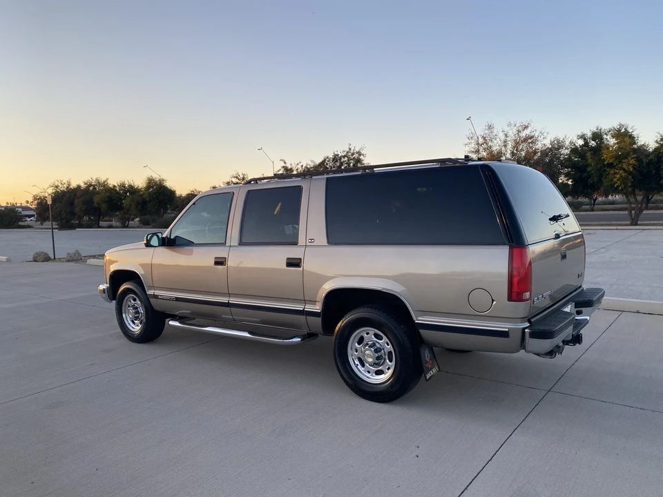 1998 GMC Suburban 8th Gen - Image 28 of 31