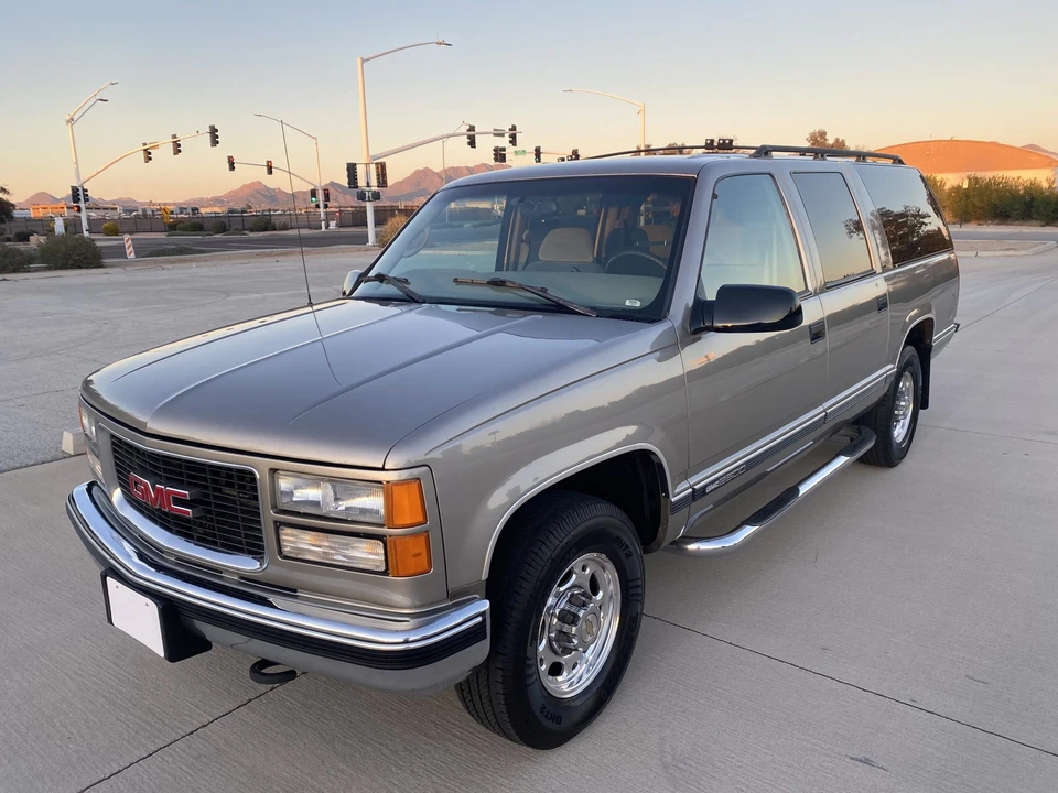 1998 GMC Suburban 8th Gen - Image 3 of 31