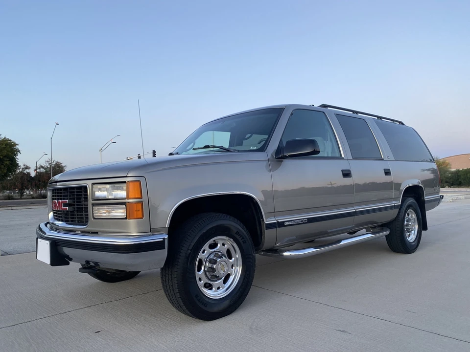 1998 GMC Suburban 8th Gen - Image 13 of 31