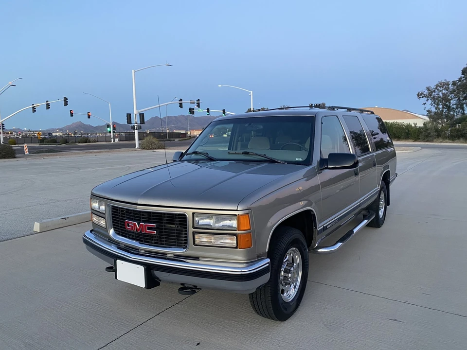 1998 GMC Suburban 8th Gen - Image 4 of 31