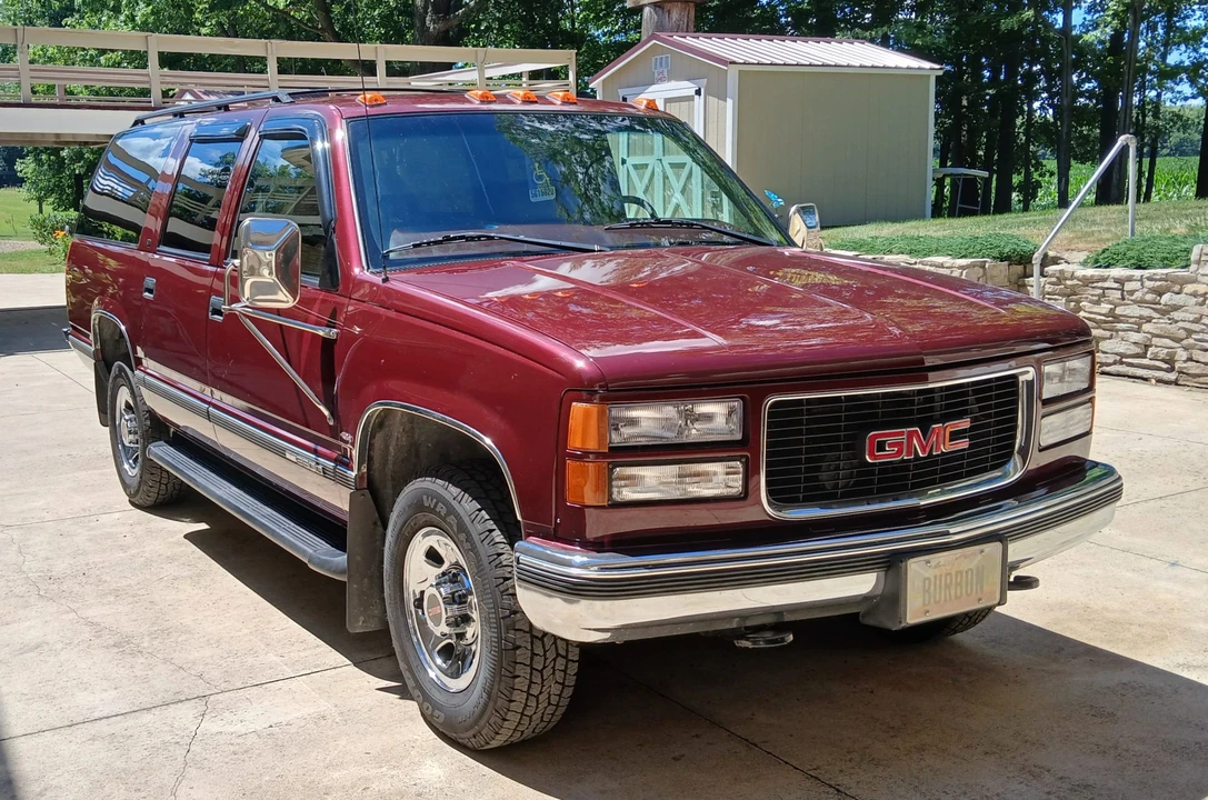 1998 GMC Suburban 8th Gen - Image 21 of 31