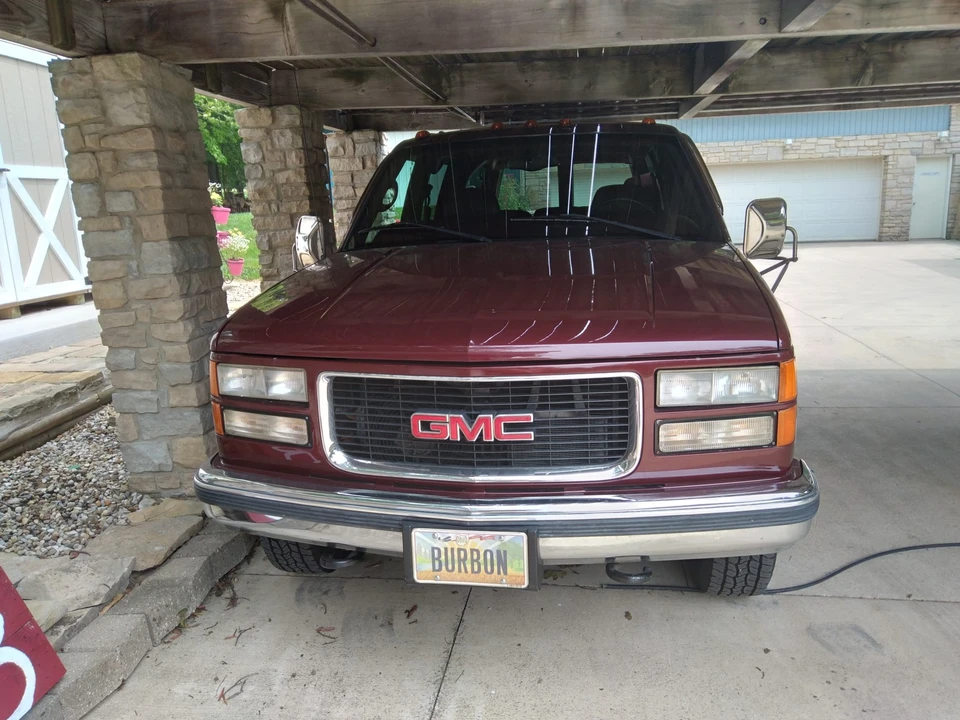 1998 GMC Suburban 8th Gen - Image 2 of 31