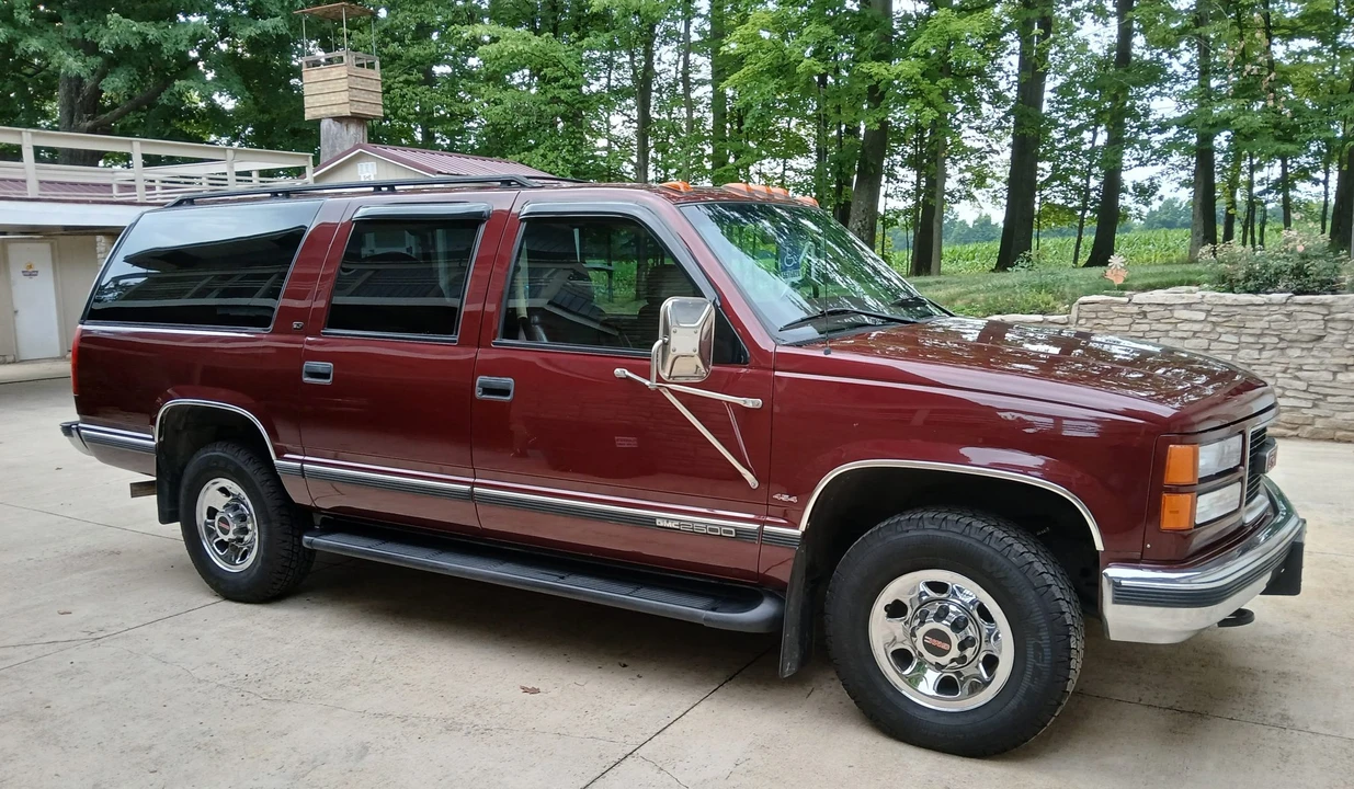 1998 GMC Suburban 8th Gen - Image 19 of 31