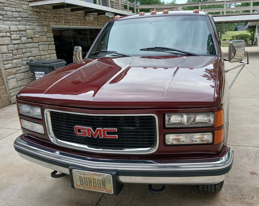 1998 GMC Suburban 8th Gen - Image 3 of 31