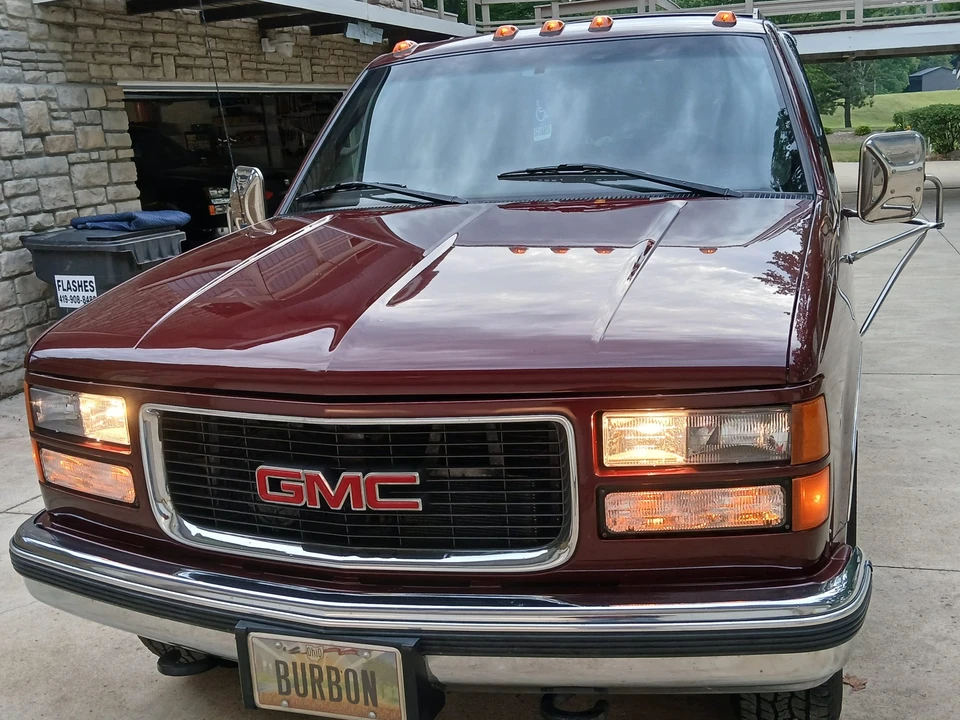 1998 GMC Suburban 8th Gen - Image 4 of 31