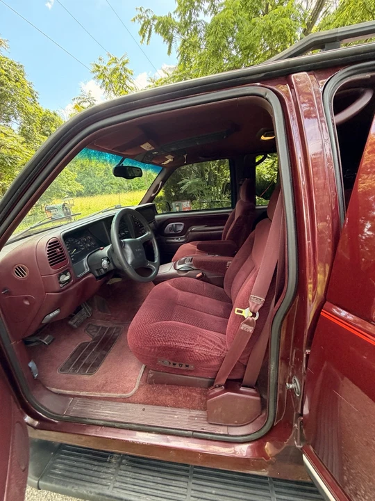 1998 GMC Suburban 8th Gen - Image 8 of 10