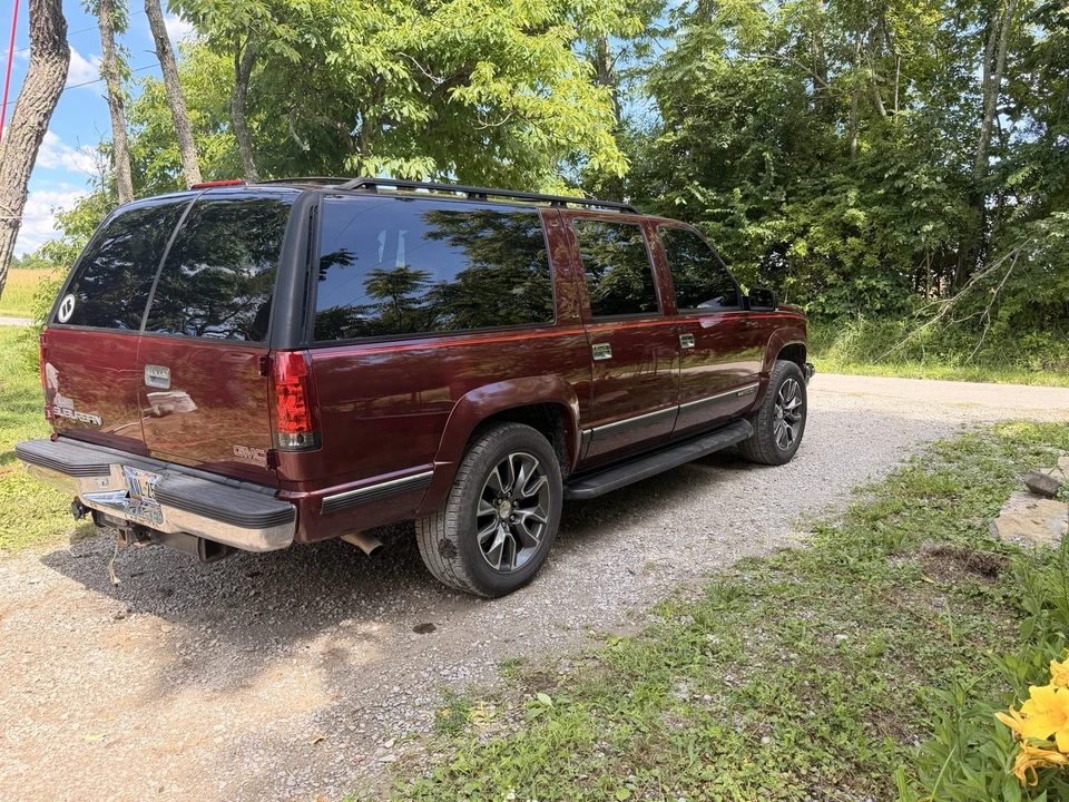 1998 GMC Suburban 8th Gen - Image 3 of 10