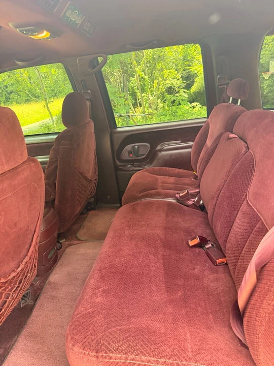 1998 GMC Suburban 8th Gen - Image 6 of 10