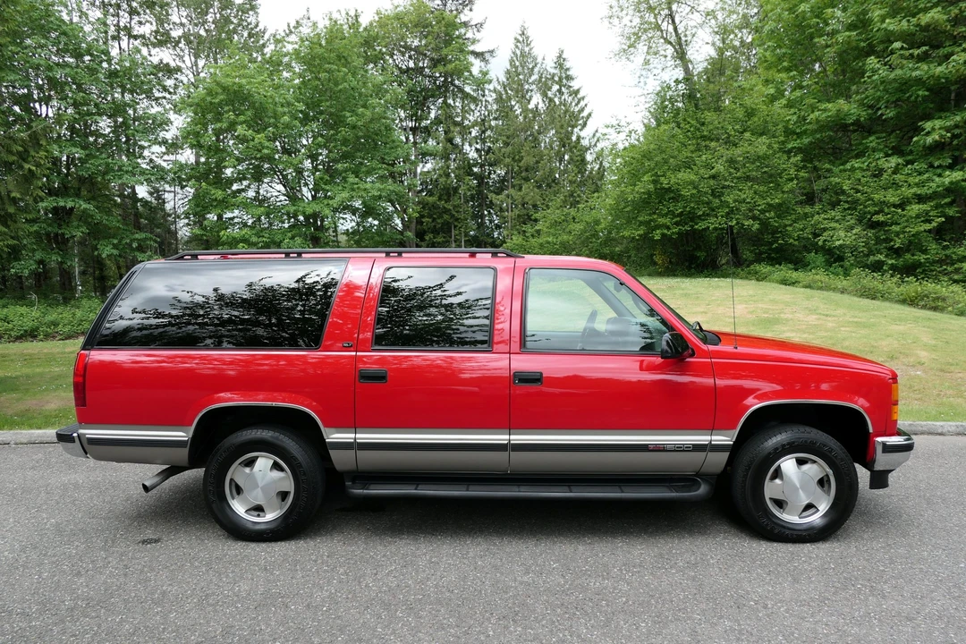 1998 GMC Suburban 8th Gen - Image 13 of 31