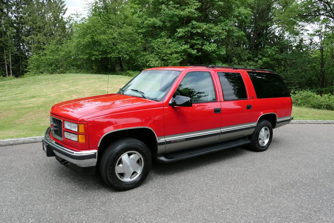 1998 GMC Suburban 8th Gen - Image 3 of 31