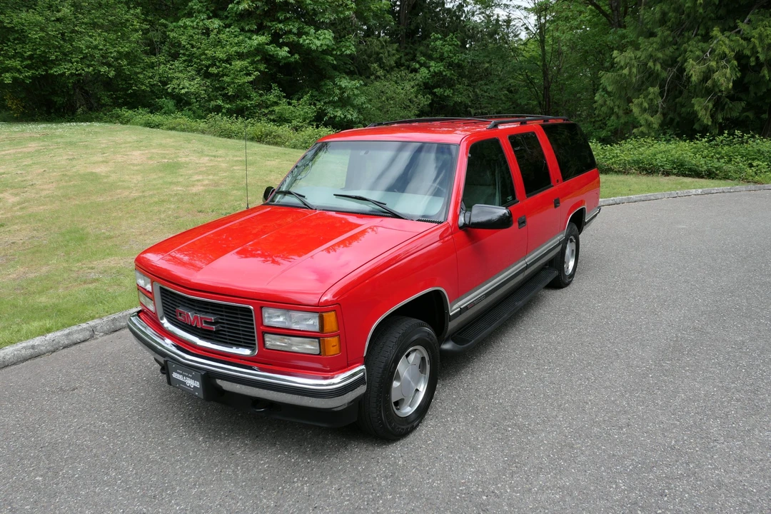 1998 GMC Suburban 8th Gen - Image 2 of 31