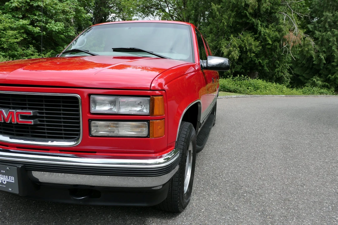1998 GMC Suburban 8th Gen - Image 27 of 31