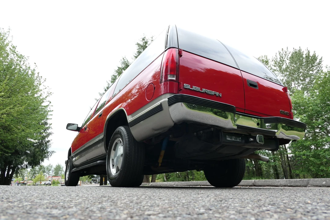 1998 GMC Suburban 8th Gen - Image 19 of 31